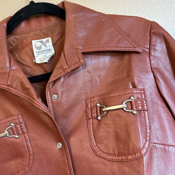 VINTAGE Brown Faux Leather Belted Shirt Jacket Size SMALL MEDIUM Pearl Snap 70s - Picture 5 of 17